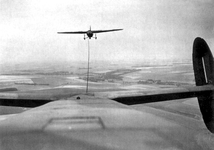 Albemarle_towing_a_Horsa_glider